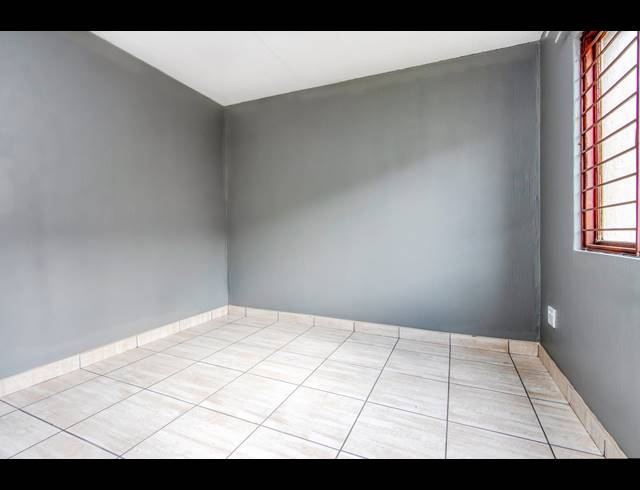 2 BEDROOM APARTMENT TO LET IN WELTEVREDEN PARK